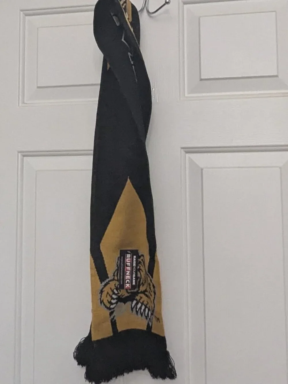 Mountain View Bears Basketballs Scarf NWT